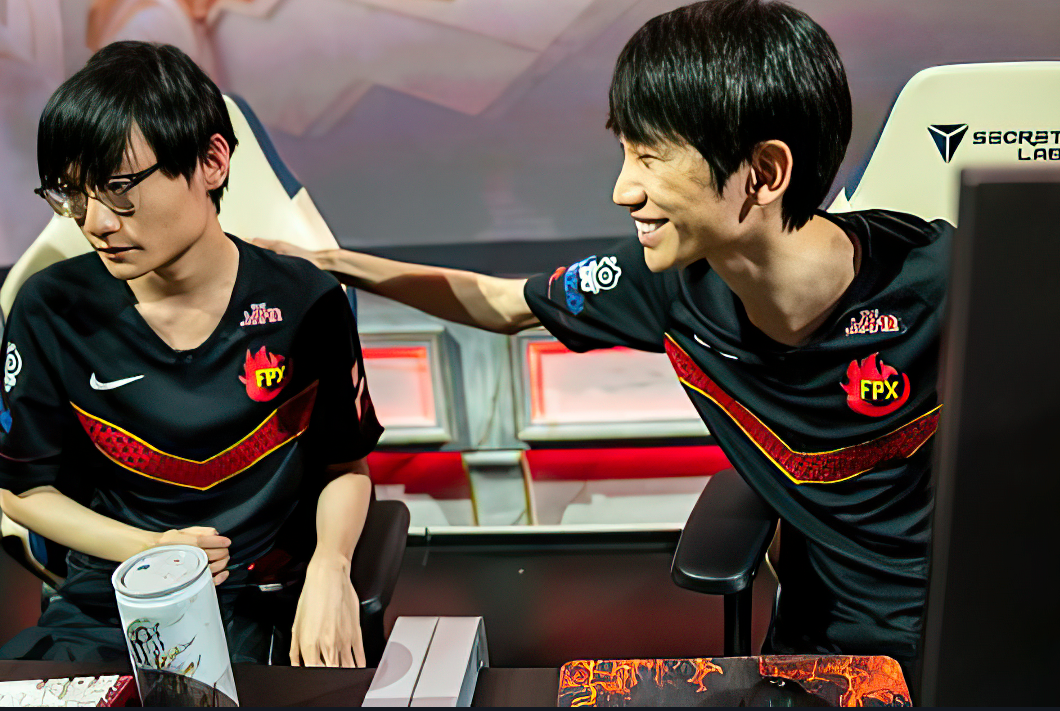 南宫体育-Doinb回归赛场，败北首场状态亮眼，热火观众沸腾！的简单介绍